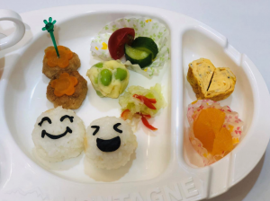 「初めての2歳児のお弁当で大切なこと」をイメージする画像