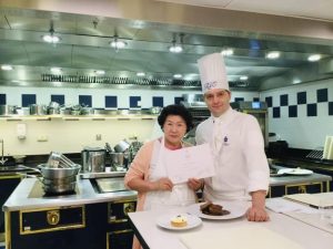 名古屋栄の料理教室・インターティアラお料理サロンが選ばれる8つの理由の中で、「世界を食べ歩き培った知見」を説明する画像
